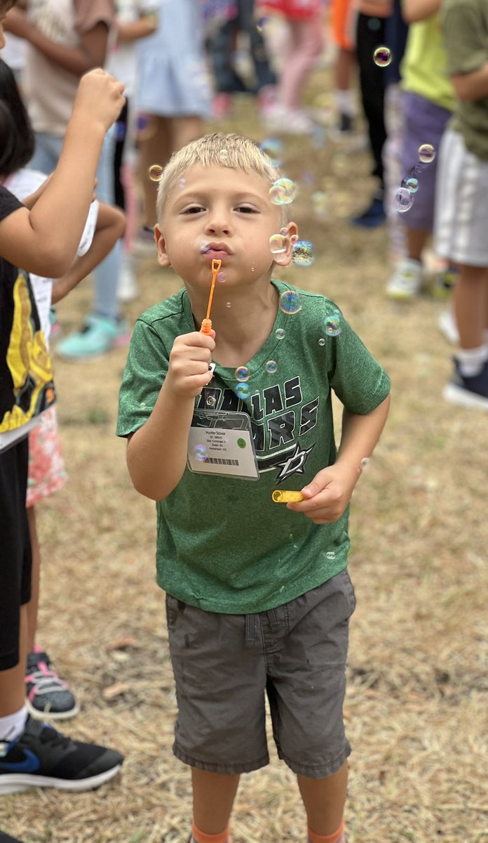 Blue Ribbon Bubble Bash is a great way to begin the new year! <a href="/Curtsinger/">Curtsinger</a>Elem @Curtsinger #FISDmadetoshine