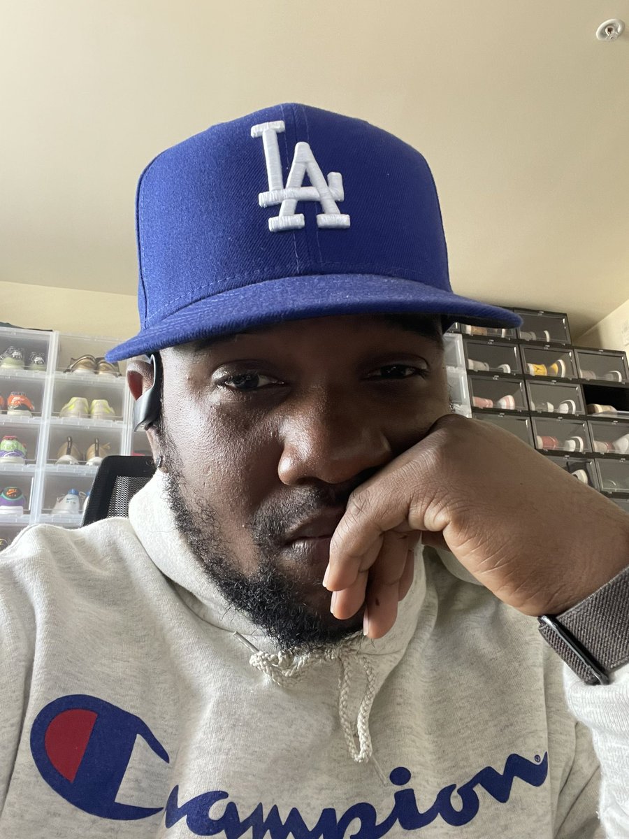 iAmLegend_716's tweet photo. Just realized why i been wearing this hat all week… it’s for Teddy Ray #ripTeddyray https://t.co/zumLE80O82