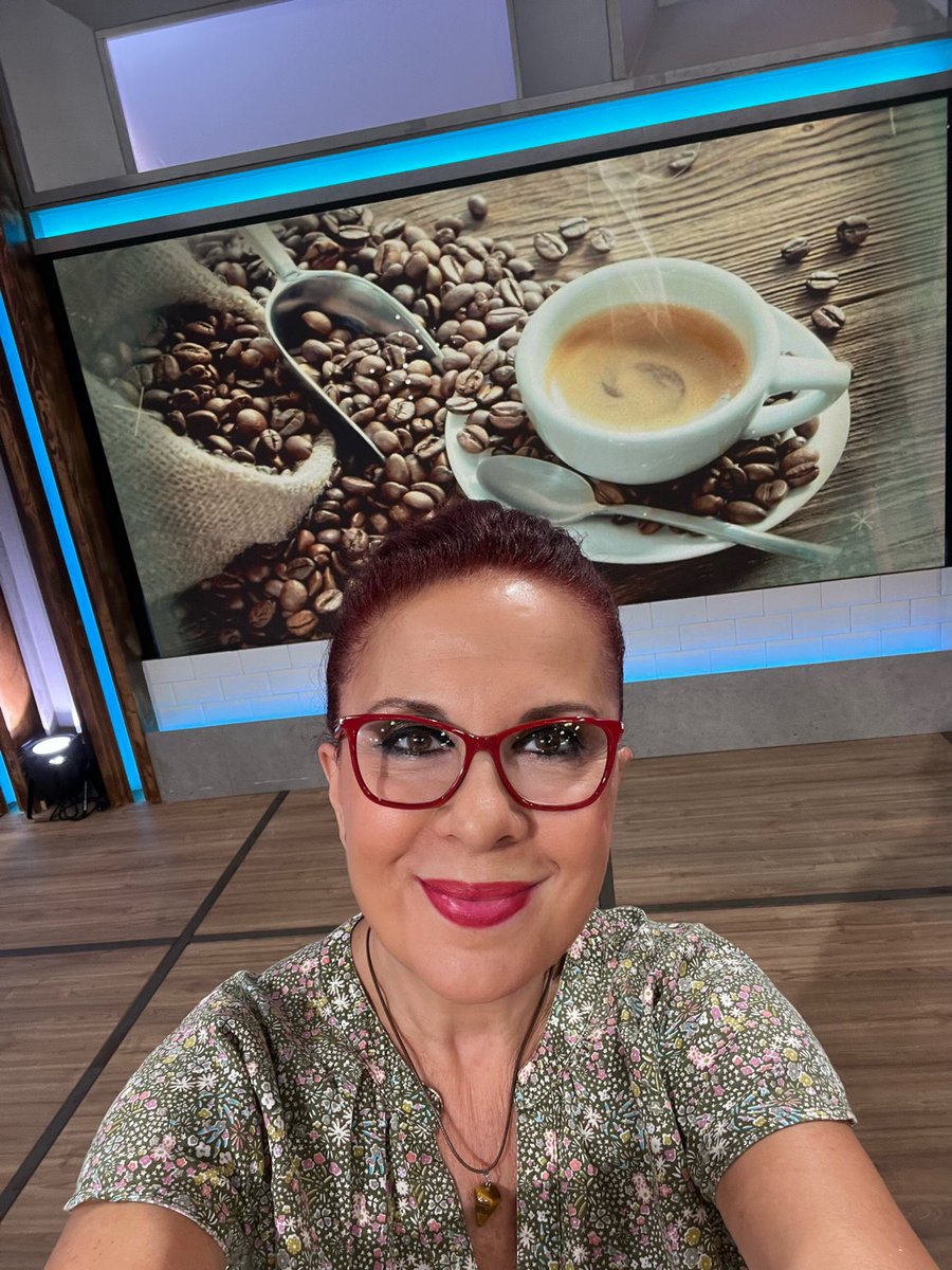MargaNV's tweet photo. Ara #Tertulia @CincDiesIB3 @IB3 @IB3televisio #Horeta🛏💤😴#cafe ☕️@JaumeRovira82 @aguerosraquel @AntoniaFerrer4 @MunarSebastia https://t.co/8cOuqwMLlo