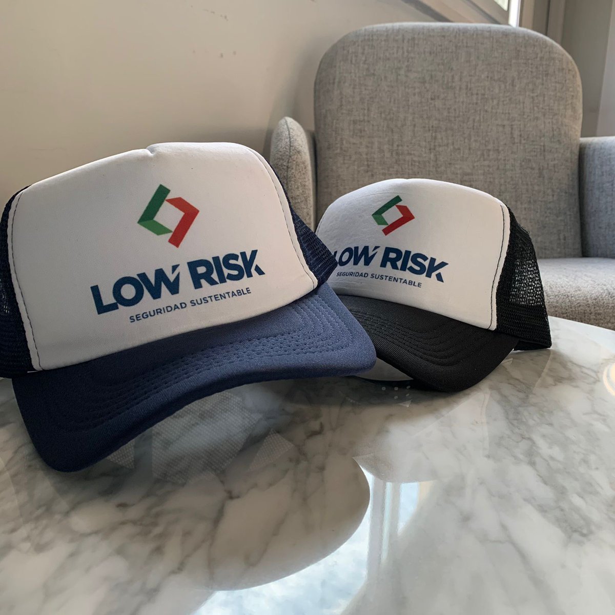 lowrisk_ss's tweet photo. 🧢 ¡Muchas gracias #Rumbotex por personalizar nuestras gorras! 

Ideales para cuidar mejor al departamento técnico en sus trabajos en exteriores 👷🏽‍♂️. ¿Qué les parecen? 😀

#LowRisk #SeguridadSustentable #SeguridadElectrónica #Seguridad https://t.co/HoecoD82zS