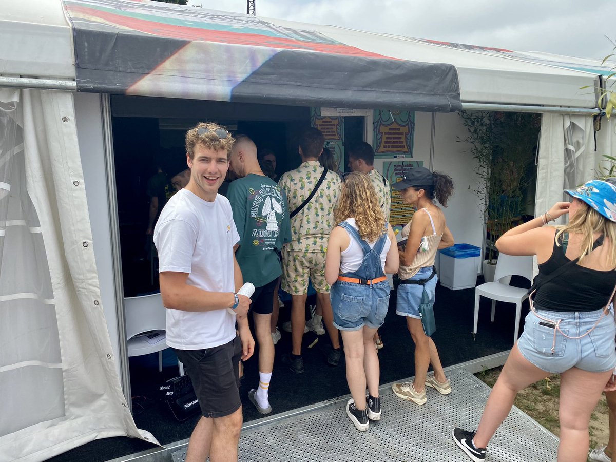 Anne Kroon | @annekroon@mastodon.sdf.org (@annekroon) on Twitter photo Can’t think of a better way to beat the back-to-work blues than spending the day at Lowlands to collect data with this awesome team 🫶 <a href="/newsflows_erc/">NEWSFLOWS_ERC</a> Can’t think of a better way to beat the back-to-work blues than spending the day at Lowlands to collect data with this awesome team 🫶 <a href="/newsflows_erc/">NEWSFLOWS_ERC</a>