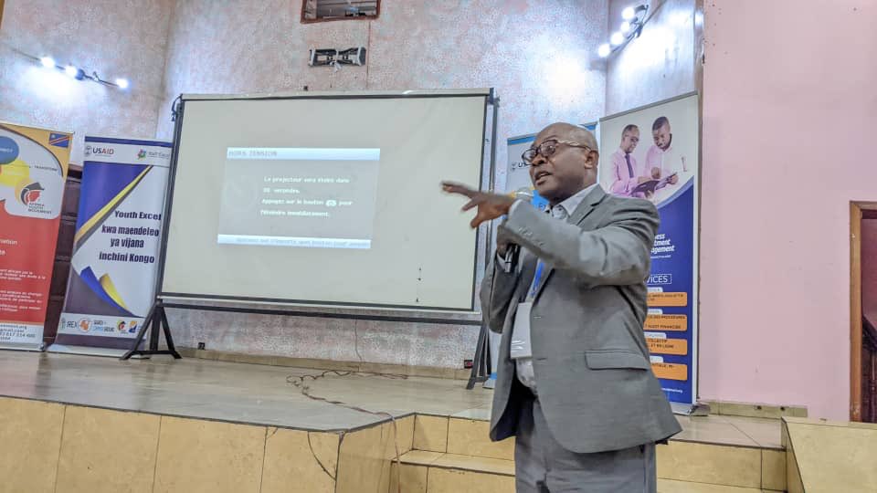 omarruth9's tweet photo. le chargé de réinsertion au sein du PDRCS Jeff Binakunkusu pense que le projet @ExcelYouth pourra aider les communautés locales en se basant sur ses réalités sur place #YEDataSummit22 @IREXintl @bim_sarl @USAID @AfrikaYouthM https://t.co/WssorWn4Y6
