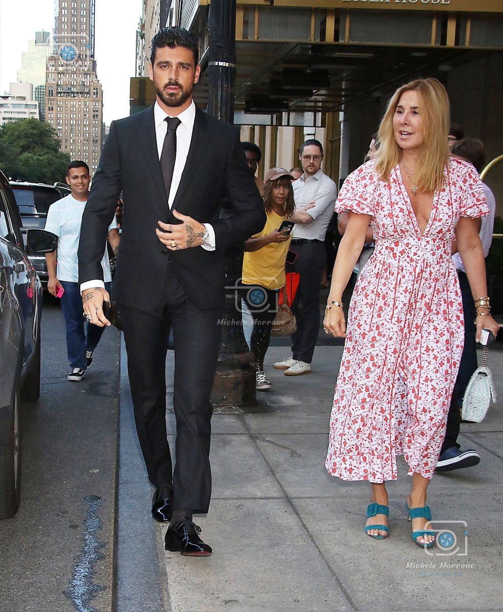 HCBMidias's tweet photo. 📸🇺🇲||  #MicheleMorrone arriving for the #TheNext365Days BY Fan Event at The Paris Theater on August 18, 2022 in New York City.

📸🇧🇷|| #MicheleMorrone chegando para o evento #TheNext365Days BY Fan Event no The Paris Theatre em 18 de agosto de 2022 na cidade de Nova York. https://t.co/3LkNiZOkpa