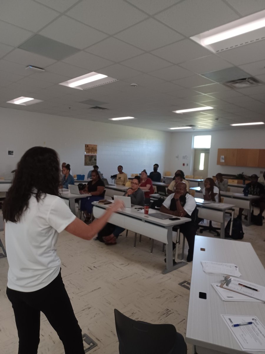 OtissaK's tweet photo. The McDonough High School crew are all officially Mindset Trained YAY!!! #henrycares #wellnessHCS https://t.co/SSnBGpMBQU