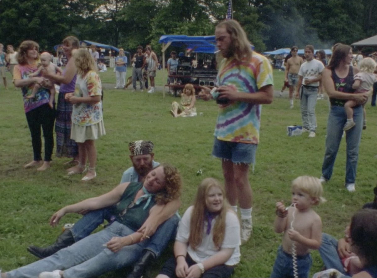 lecinemaclub's tweet image. Now Showing: MEDIA MAN, a patchwork portrait of American counterculture by DANNY &amp;amp; NANCY LYON (@bleakbeautyblog).

An extended cross-country trip quilting together undying rituals and memorable faces from across the country. 

For two weeks on lecinemaclub.com.