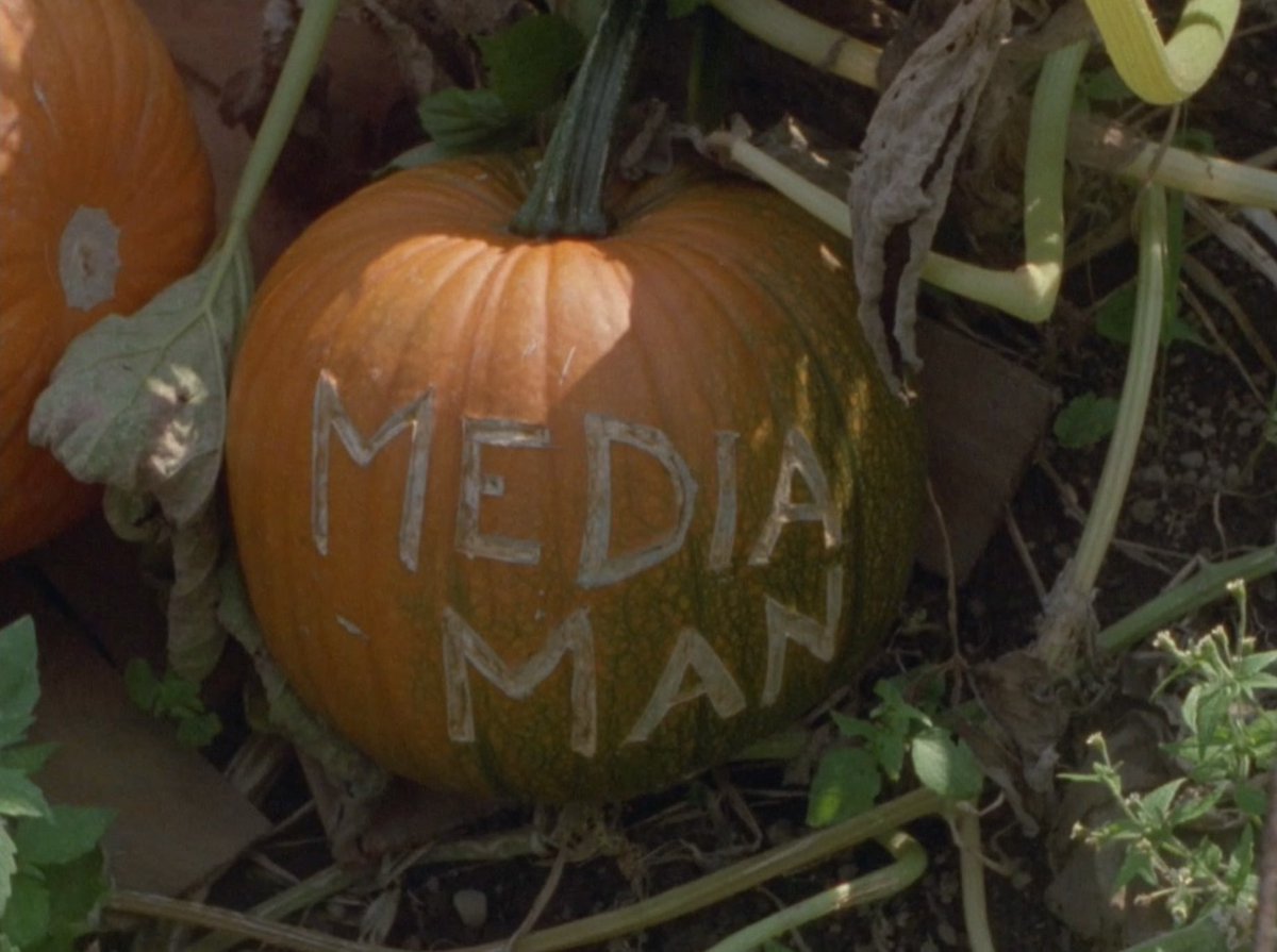 lecinemaclub's tweet image. Now Showing: MEDIA MAN, a patchwork portrait of American counterculture by DANNY &amp;amp; NANCY LYON (@bleakbeautyblog).

An extended cross-country trip quilting together undying rituals and memorable faces from across the country. 

For two weeks on lecinemaclub.com.