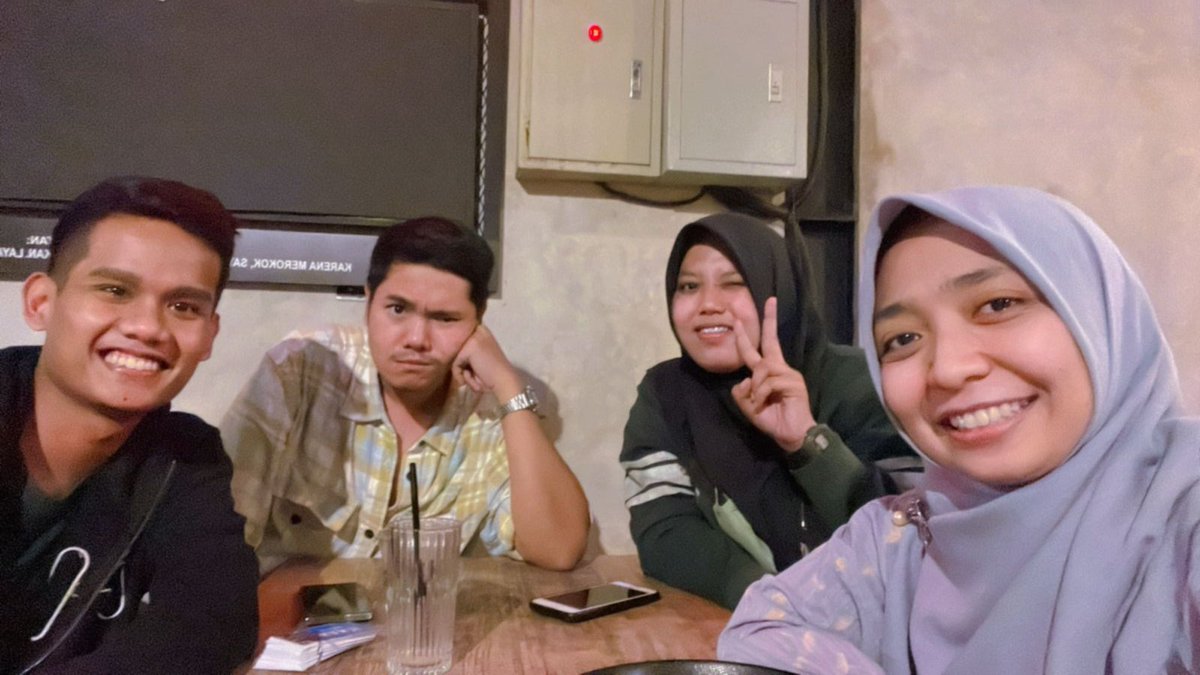 emef27's tweet photo. Calon Imigran lulus 1 🎊🎉 https://t.co/Y2MDCM02BW