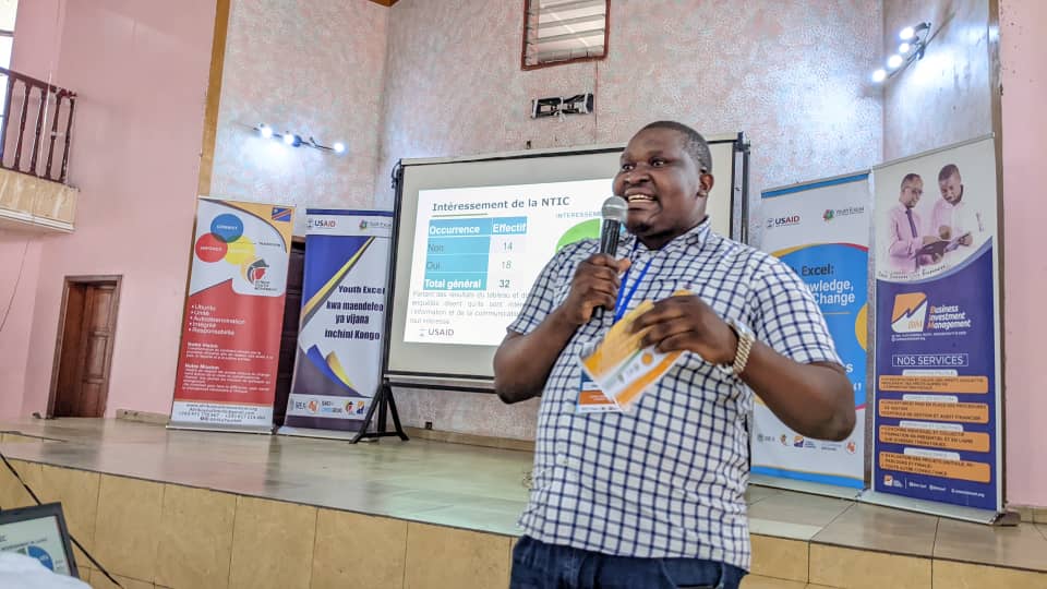 FranckKaky's tweet photo. SAUMON BALUME, coordonnateur de CJVP, a présenté le résultat de recherche avec les jeunes demobilisés à masisi dans le Nord-Kivu.
L´objectif était d´identifier le besoin d´emploi des jeunes demob.#YEDataSummit22
@SFCGRDC @AfrikaYouthM @bim_sarl @ExcelYouth @USAID @IREXintl https://t.co/JJvxz4uu7P