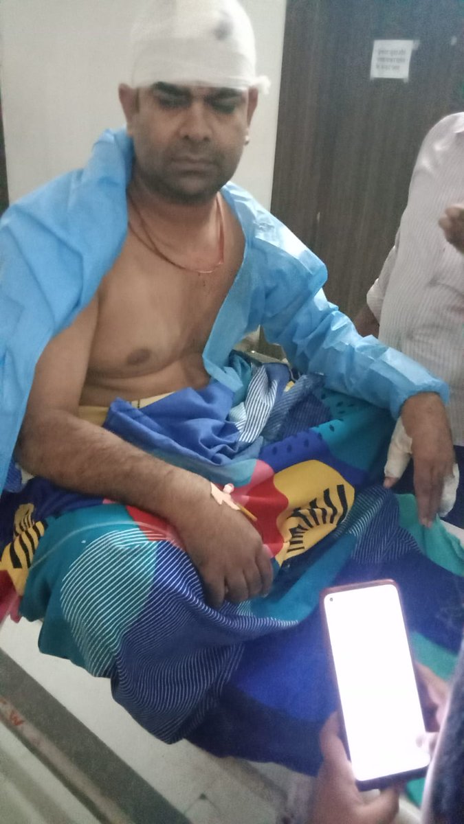 Bikram Singh (@bikramsamvad) on Twitter photo ये मेरे जीजाजी हैं. गया बिहार में रहते हैं. कलेर, एटी गेट, मेडिकल, गया के पास रहते हैं. इन्हें दो लोगों ने बेवजह जान से मारने की कोशिश की. सिर पर गंभीर चोट आई है. अभी अस्पताल में भर्ती हैं. आप सभी मेरी मदद करें. @nitishkumar <a href="/yadavtejashwi/">Tejashwi Yadav</a> <a href="/narendramodi/">Narendra Modi</a> ये मेरे जीजाजी हैं. गया बिहार में रहते हैं. कलेर, एटी गेट, मेडिकल, गया के पास रहते हैं. इन्हें दो लोगों ने बेवजह जान से मारने की कोशिश की. सिर पर गंभीर चोट आई है. अभी अस्पताल में भर्ती हैं. आप सभी मेरी मदद करें. @nitishkumar <a href="/yadavtejashwi/">Tejashwi Yadav</a> <a href="/narendramodi/">Narendra Modi</a>