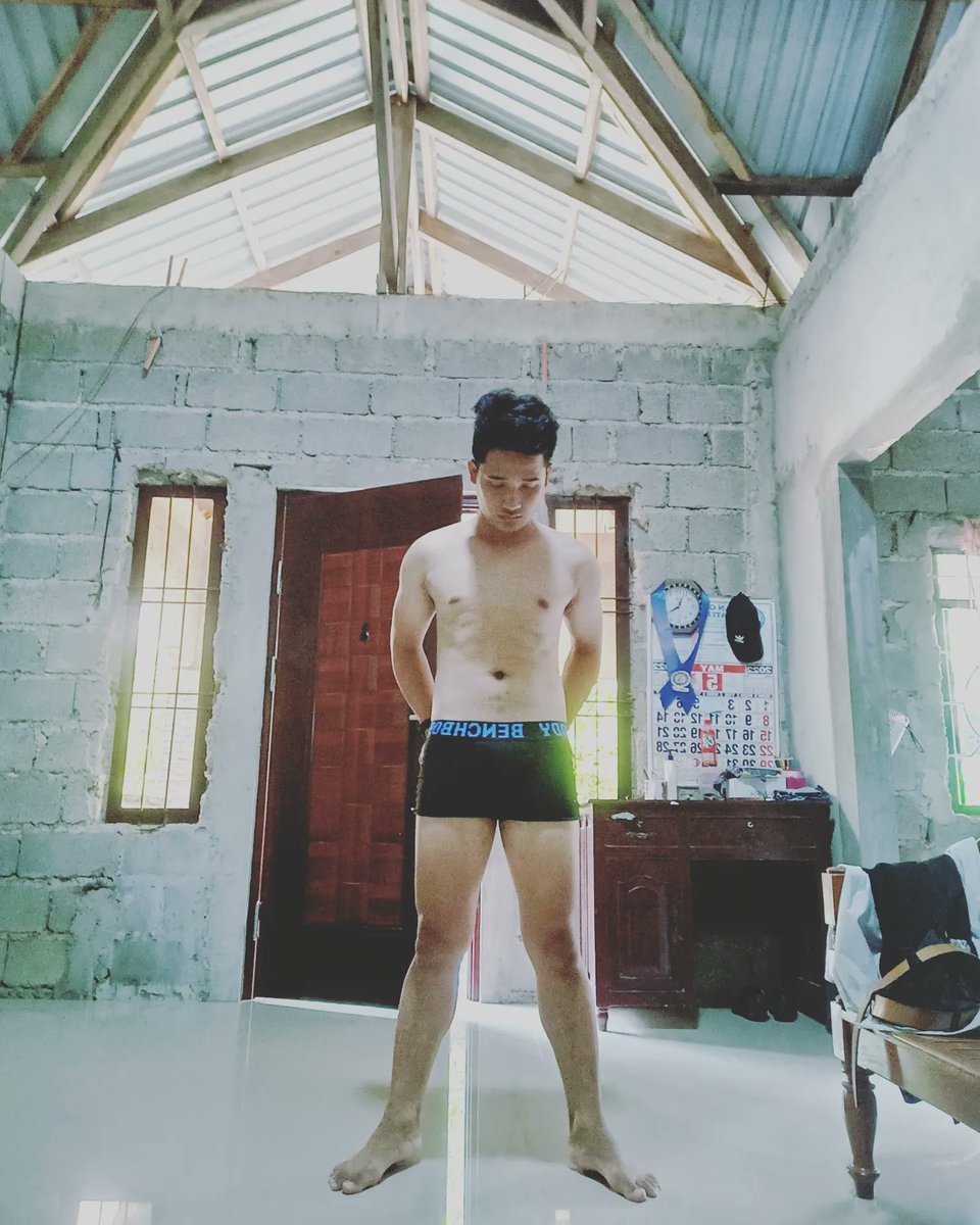 KuyaJam1's tweet photo. Pati bubong namin kuha😅🤣 https://t.co/bYP1jqGfVN