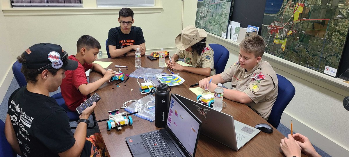 Helping our local scouts! <a href="/GBCCA_RISD/">Dr. Gene Burton College & Career Academy</a> #STEMeducation