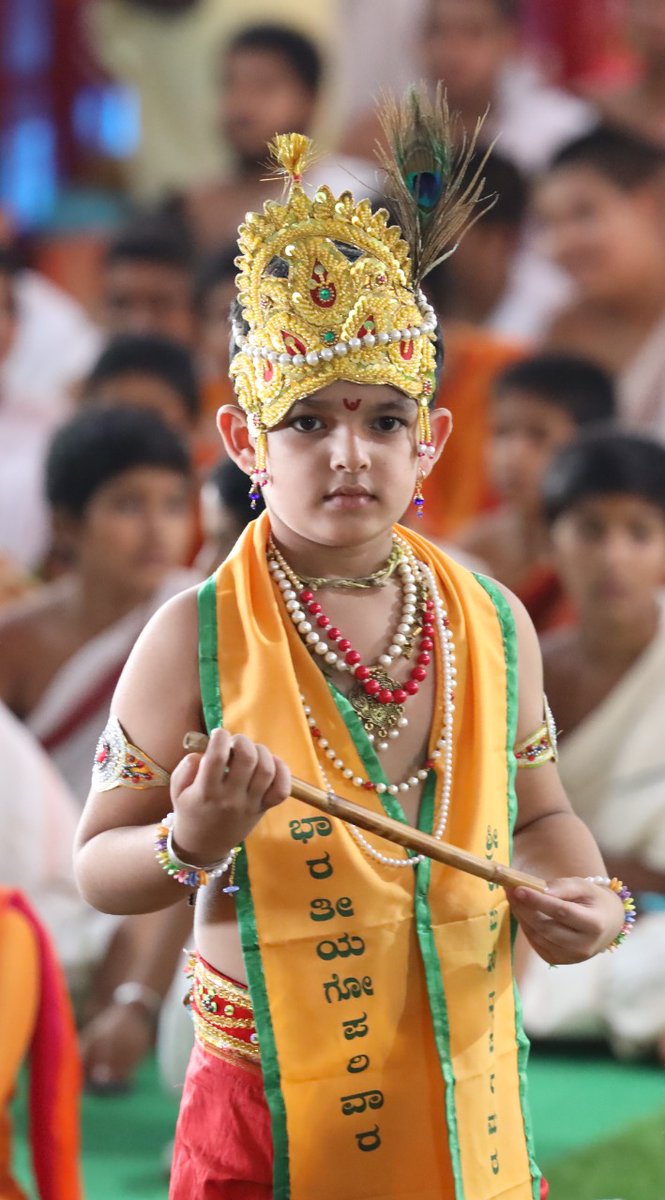 ShankaraPeetha's tweet photo. ಗುರುಕುಲ~ಚಾತುರ್ಮಾಸ್ಯ - ದಿನ 38

19-08-2022

ಕೃಷ್ಣಾಷ್ಟಮೀ ವಿಶೇಷ: ವಿವಿವಿ ಗುರುಕುಲಗಳ ವಿದ್ಯಾರ್ಥಿಗಳಿಂದ ಕೃಷ್ಣಾಷ್ಟಮೀ ಆಚರಣೆ

#Gurukula_Chaturmasya
#ಗುರುಕುಲ_ಚಾತುರ್ಮಾಸ್ಯ https://t.co/9PJZ8Bg9DE