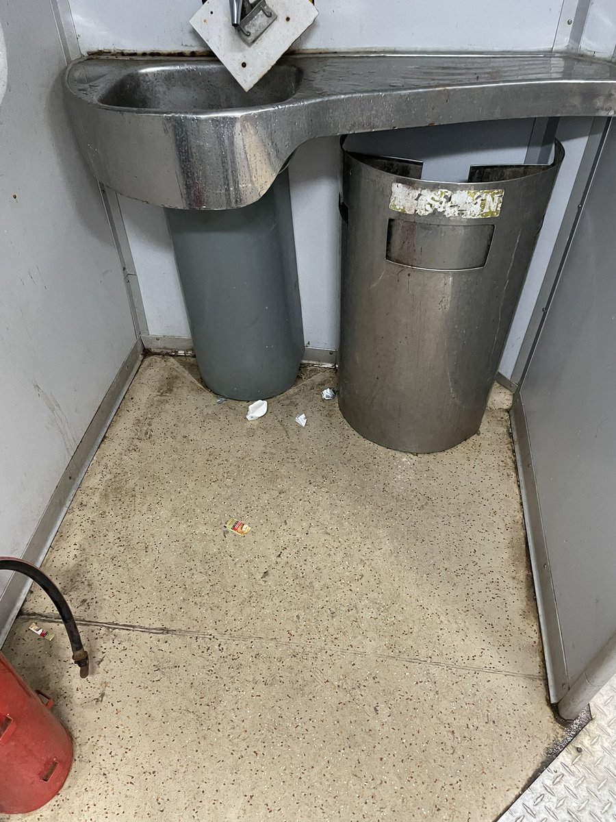 mallasree's tweet photo. @EastCoastRail @IRCTCofficial @IndianRailMedia @Visakhapatnam  @SCRailwayIndia Worst maintenance - UDAY Express-22702-Vijayawada to Visakhapatnam-Not worthy for our ticket price- Even normal trains better than this train. https://t.co/r6HV8dCImf