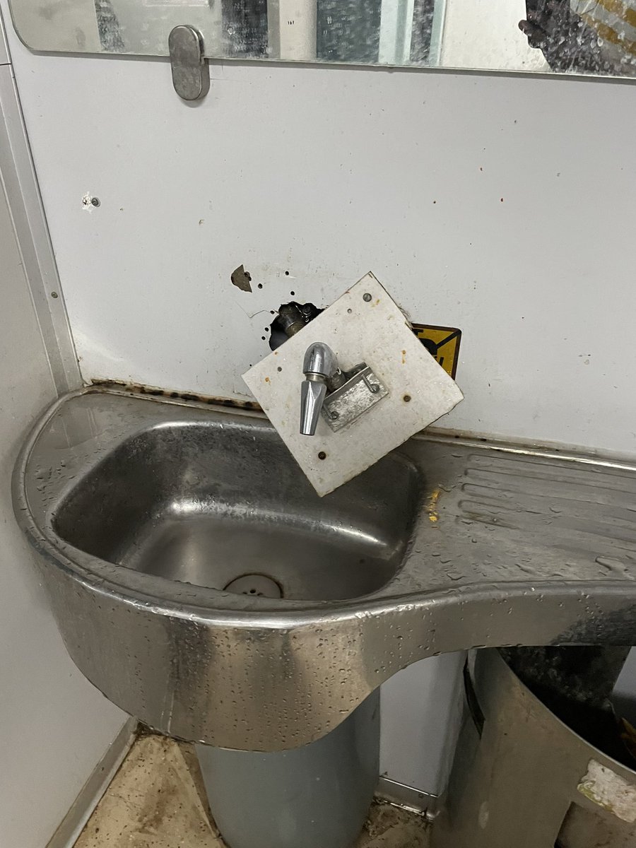 mallasree's tweet photo. @EastCoastRail @IRCTCofficial @IndianRailMedia @Visakhapatnam  @SCRailwayIndia Worst maintenance - UDAY Express-22702-Vijayawada to Visakhapatnam-Not worthy for our ticket price- Even normal trains better than this train. https://t.co/r6HV8dCImf