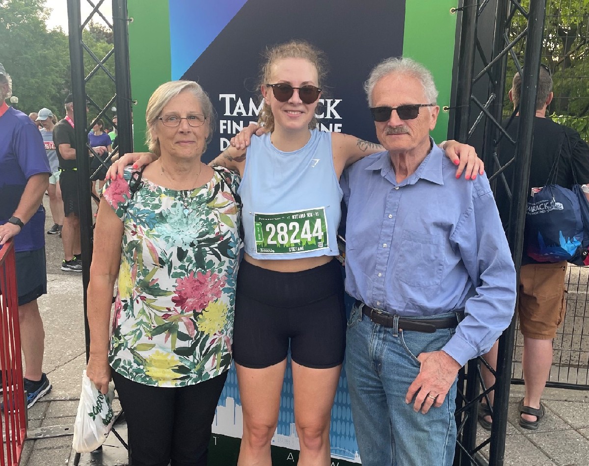 OttawaHospital's tweet photo. Patient update! Remember Stefanie Scrivens? She had #AwakeBrainSurgery at our hospital. Now, she's COO and one of four co-founders of restaurant app Tablz. And she ran her first 10K race! See how our care team changed her life: https://t.co/GsAgykEGib https://t.co/SfEfGUEn2V