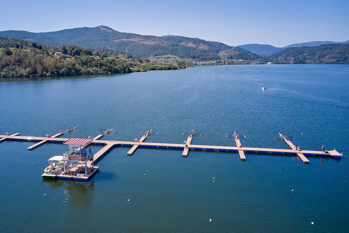 🤩🆕 Did you know that you were the first to use this starting pontoon? 

➡️ This new infrastructure made it possible to go from 6 racing lines to 8, which is the number required by the International Rowing Federation.

#coupedelajeunesse2022 #rowing #CoupedelaJeunesse #Ourense