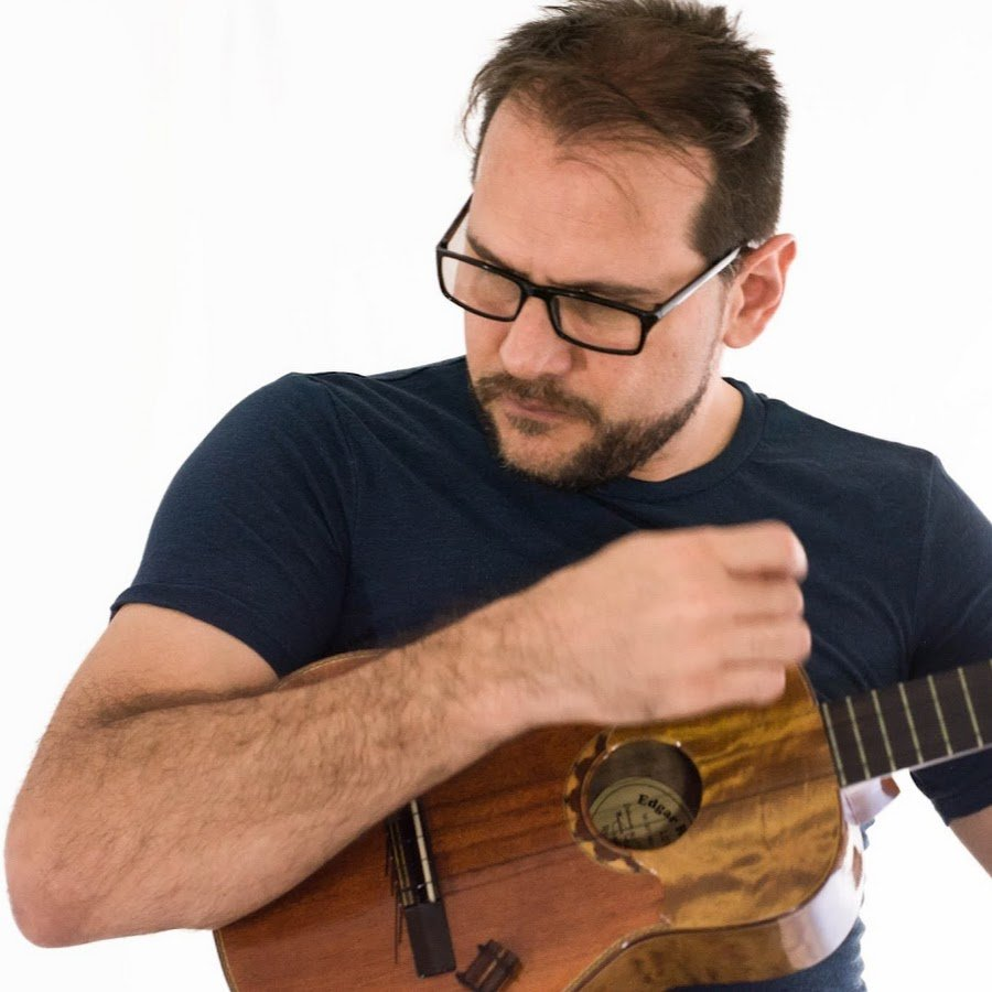 Seguimos #AlAire conversando con Alejandro Zavala <a href="/alezavala77/">Alejandro Zavala</a>, cantante, músico, productor musical y docente, conversando sobre su historia en #KiaraYRafa con <a href="/kiara_true/">kiara</a> y <a href="/romerorafaelg/">rafael g romero t</a>. 

Conéctate con nosotros a través de youtube.com/watch?v=KA8UHD…