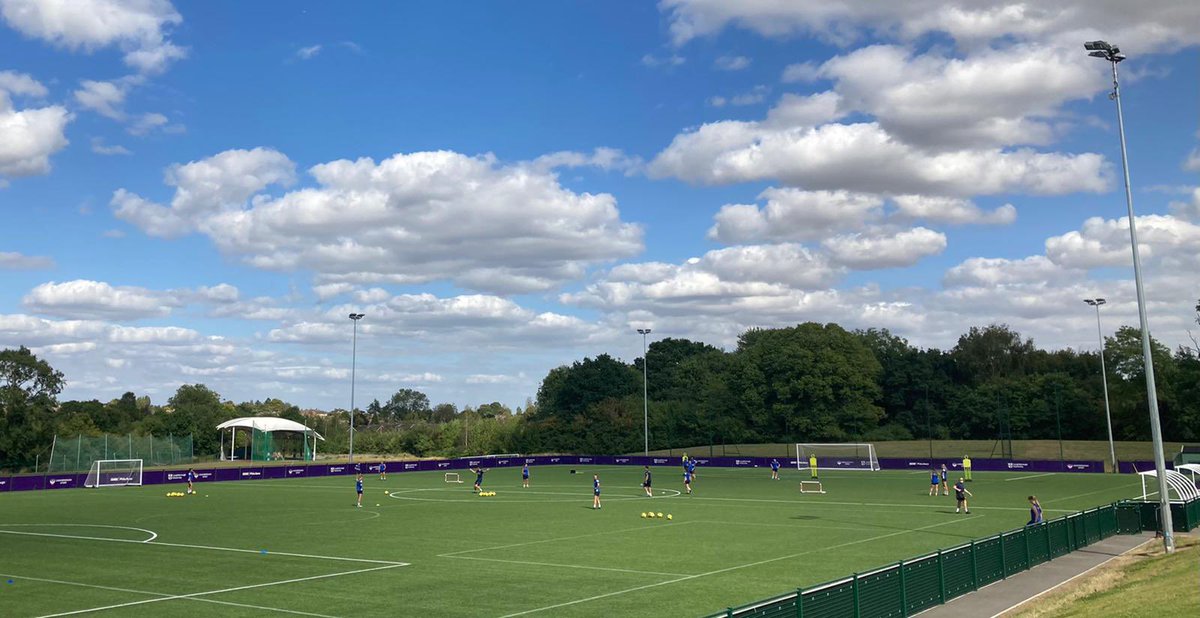 Great to have @ReadingFCWomen WSL Academy on campus today as part of their @LouCollDiSE visit with @SamJames66. Brilliant chance to share our @Lightningfootbl programme with the players and staff. #dualcareers @LboroSport @lborouniversity