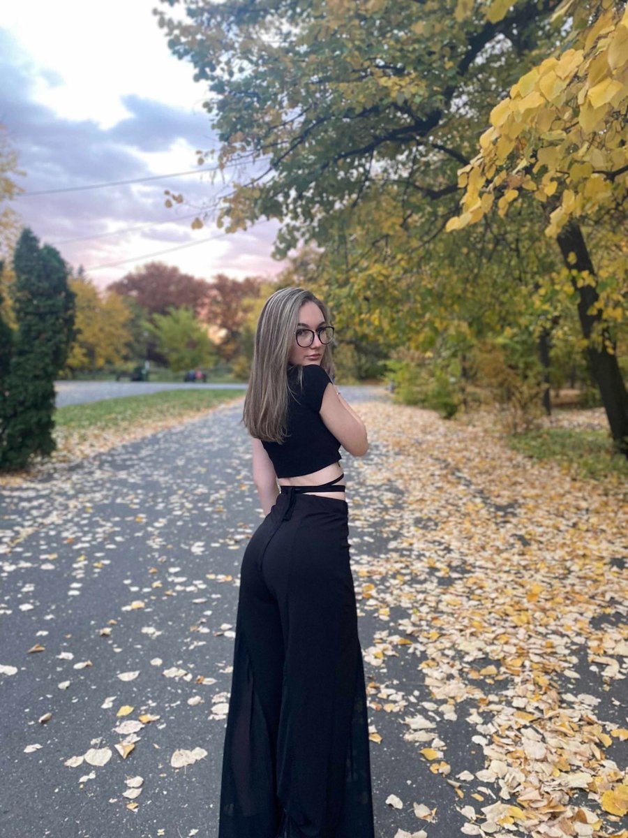 MissLeane_'s tweet photo. Qui aimerait me voir déshabillée ? 🔞
( V.I.P en privé ) https://t.co/eEJLfpJJeg