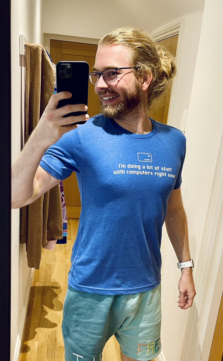 cgarmstrong's tweet photo. @RecDiffs @siracusa @hotdogsladies thanks for the shirt! https://t.co/9mpqqFAaW8
