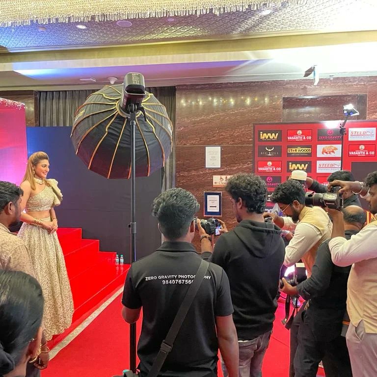 AksharaReddy.official (@iamaksharareddy) on Twitter photo IMW Indian Awards
PEOPLE'S CHOICE OF THE YEAR AKSHARA REDDY.. thank you IMW for humouring me with this title, it means a lot to me.. winning people's heart has been my biggest goal in my life.. thanks to all my Fans for your unconditional love..
Wardrobe:<a href="/vivekarunakaran/">Vivek Karunakaran</a> IMW Indian Awards
PEOPLE'S CHOICE OF THE YEAR AKSHARA REDDY.. thank you IMW for humouring me with this title, it means a lot to me.. winning people's heart has been my biggest goal in my life.. thanks to all my Fans for your unconditional love..
Wardrobe:<a href="/vivekarunakaran/">Vivek Karunakaran</a>