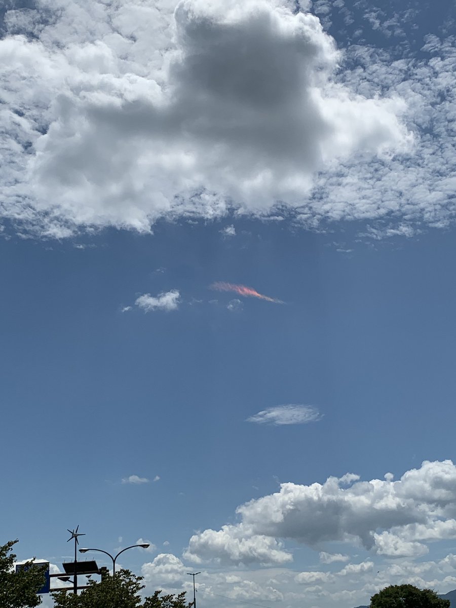 Showk37's tweet photo. 19日に赤い雲を見たんですが、見た方いませんか？
あれはなんだったのでしょうか https://t.co/hYwy9WLeP3