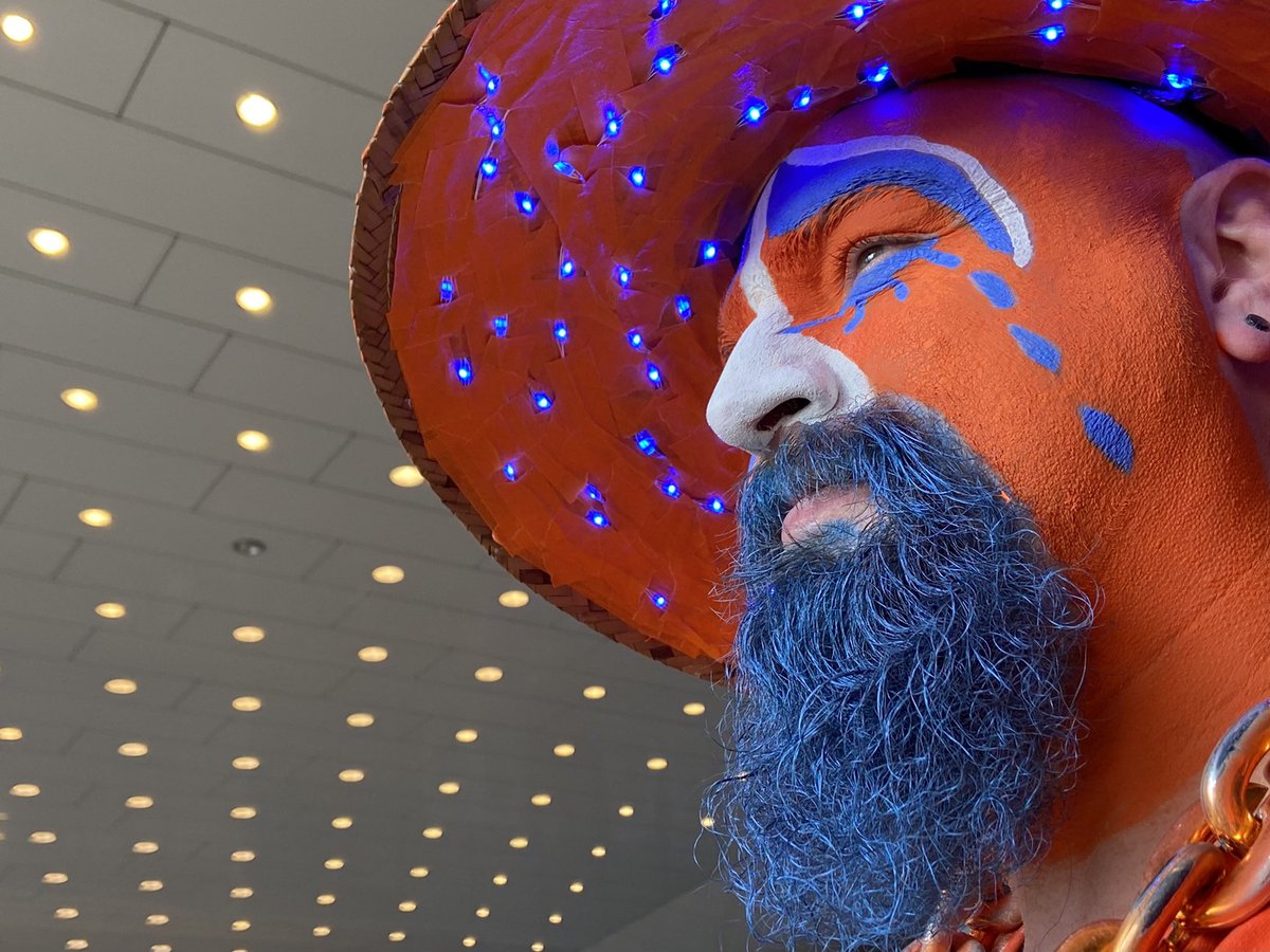 An <a href="/EdmontonOilers/">Edmonton Oilers</a> fan waiting for the procession outside Rogers Place.
Photo by <a href="/DaveCarels/">DaveCarels</a>