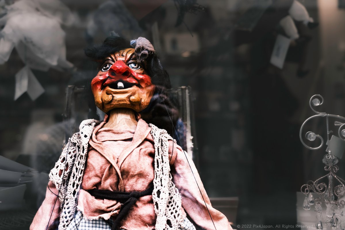 pix4japan's tweet image. Store Window String Puppet Witch
“Green Thumb” in Motomachi, Yokohama, Japan

Fujifilm X100V (23 mm at ƒ/2)
ISO 320 for 1/160 sec. 
Classic Neg. film simulation

#streetphotography #witch #stringpuppet #Motomachi #Yokohama #Japan #Fujifilm #FujifilmX100V #ClassicNeg #pix4japan