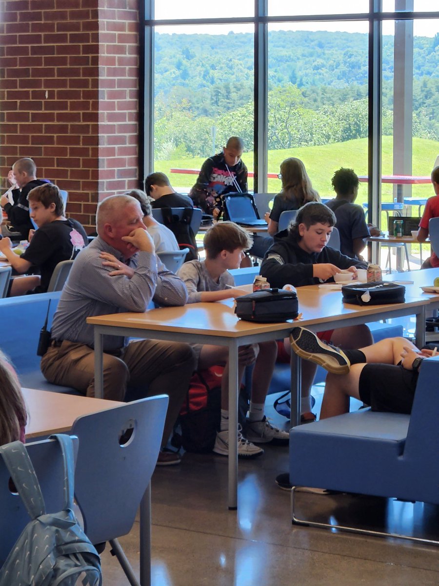 scott_lykins's tweet photo. When the gossip so good you have to pull up a chair! @FCMSPrincipal @CounselorMG2021 #FCMSWeConnect #FCMSEmpowers https://t.co/T28RAqLKIM