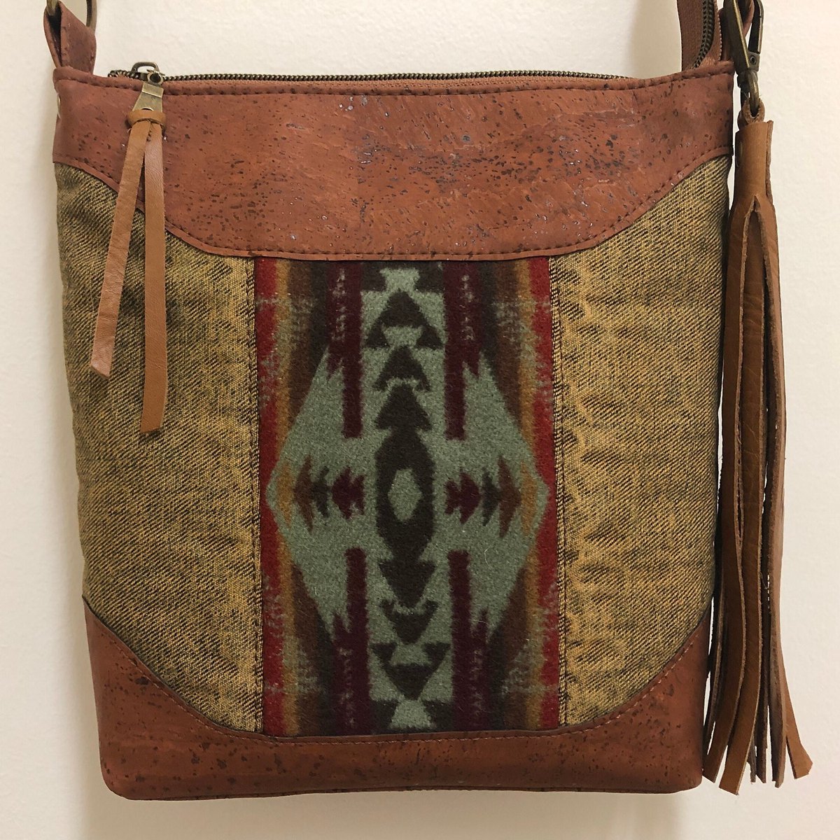 UrbanStitcher's tweet photo. A new crossbody bag in #UrbanStitcher Etsy shop.  The #Momenta #PatternByIzzaZaya is perfect to feature a bit of Pendleton wool with cork and denim.  More pictures and details at https://t.co/7X1mvhVqva #corkbags #ooakbag #woolbag https://t.co/trEzPdkT48