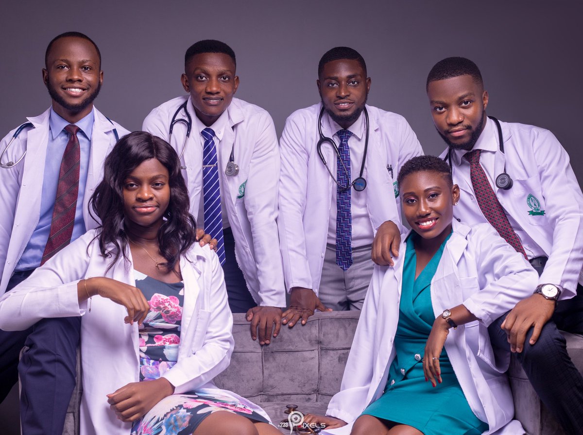 kwakuyebs23's tweet photo. Medical school HARD but we hard PASS.. MBCHB bagged..was a long journey but worth it in the end 🎉🎊😭.. thank you all ❤️❤️❤️, see you in consulting rooms soon 🥼🩺 https://t.co/ICjLxitW7u