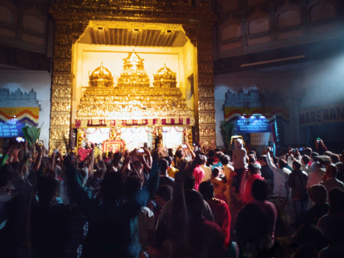 Faloudeep08's tweet photo. When the celebrations begin at 12 am !! 
.
#JaiShreeKrishna #iskcontemple https://t.co/QVfKYKn7b0