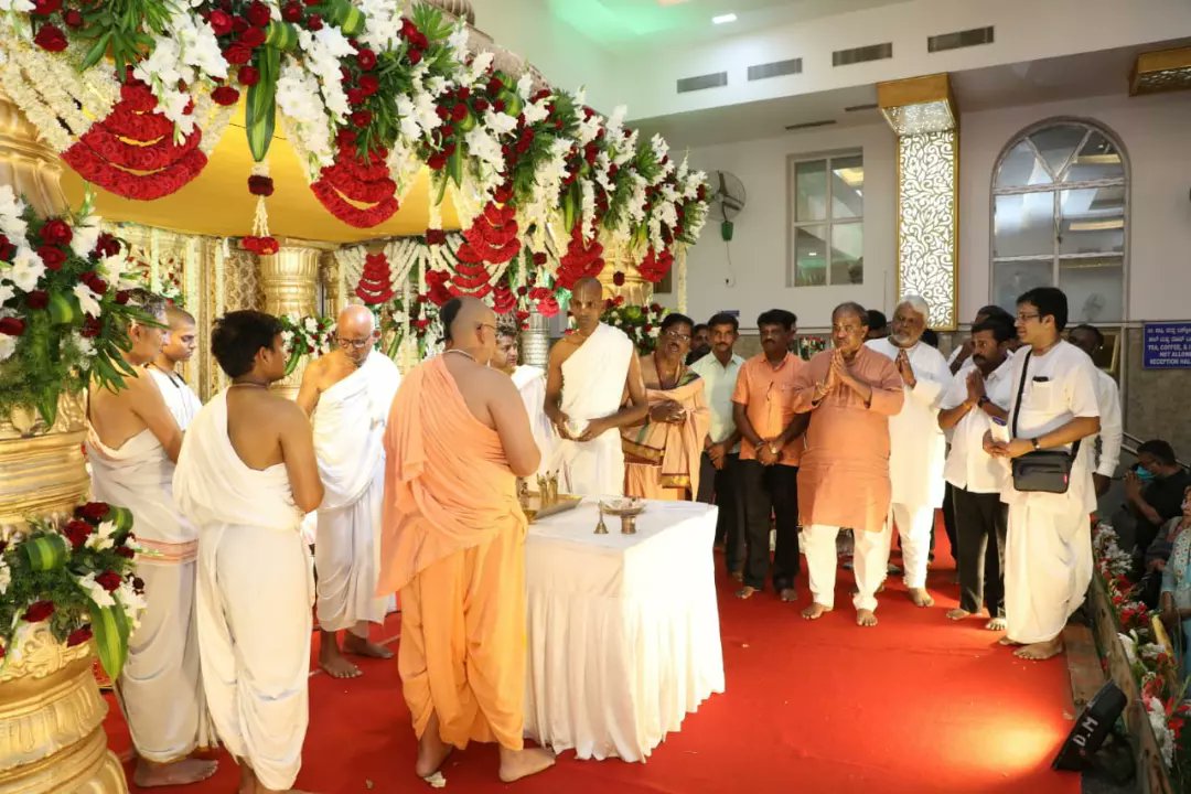 ArvindLBJP's tweet photo. ಮಹದೇವಪುರ ವಿಧಾನಸಭಾ ಕ್ಷೇತ್ರದ ಕಾಟಂನಲ್ಲೂರು ಕೆ.ಎಂ.ಎಂ. ರಾಯಲ್ ಕನ್ವೆಂಷನ್ ಸೆಂಟರ್ ನಲ್ಲಿ ಇಸ್ಕಾನ್ ವತಿಯಿಂದ ಶ್ರೀ ಕೃಷ್ಣ ಜನ್ಮಾಷ್ಟಮಿ ಕಾರ್ಯಕ್ರಮದಲ್ಲಿ ಭಾಗವಹಿಸಿ, ನಾಡಿನ ಒಳಿತಿಗಾಗಿ ವಿಶೇಷ ಪೂಜೆ ಸಲ್ಲಿಸಲಾಯಿತು.

ಈ ಸಂಧರ್ಭದಲ್ಲಿ ಮುಖಂಡರು ಹಾಗೂ ಕಾರ್ಯಕರ್ತರು ಉಪಸ್ಥಿತರಿದ್ದರು. https://t.co/8Uqc6mQgwu