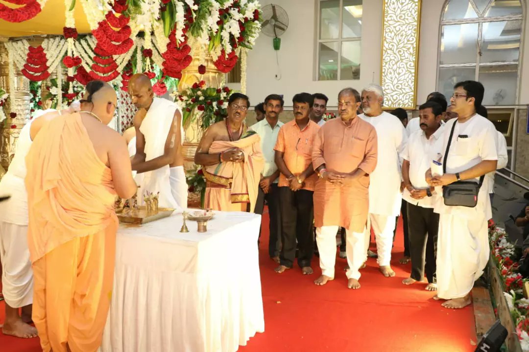 ಮಹದೇವಪುರ ವಿಧಾನಸಭಾ ಕ್ಷೇತ್ರದ ಕಾಟಂನಲ್ಲೂರು ಕೆ.ಎಂ.ಎಂ. ರಾಯಲ್ ಕನ್ವೆಂಷನ್ ಸೆಂಟರ್ ನಲ್ಲಿ ಇಸ್ಕಾನ್ ವತಿಯಿಂದ ಶ್ರೀ ಕೃಷ್ಣ ಜನ್ಮಾಷ್ಟಮಿ ಕಾರ್ಯಕ್ರಮದಲ್ಲಿ ಭಾಗವಹಿಸಿ, ನಾಡಿನ ಒಳಿತಿಗಾಗಿ ವಿಶೇಷ ಪೂಜೆ ಸಲ್ಲಿಸಲಾಯಿತು.

ಈ ಸಂಧರ್ಭದಲ್ಲಿ ಮುಖಂಡರು ಹಾಗೂ ಕಾರ್ಯಕರ್ತರು ಉಪಸ್ಥಿತರಿದ್ದರು.