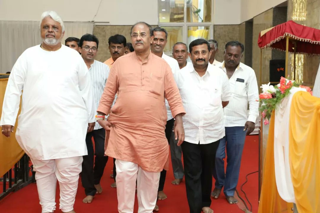 ArvindLBJP's tweet photo. Participated in Shri Krishna Janmashtami programme by ISKCON at K.M.M Royal Convention Centre, Kattamnallur, Mahadevapura assembly constituency, offered special puja for the betterment of everyone.

During this occasion, leaders and karyakarthas were present. https://t.co/gXi3K5RpEd