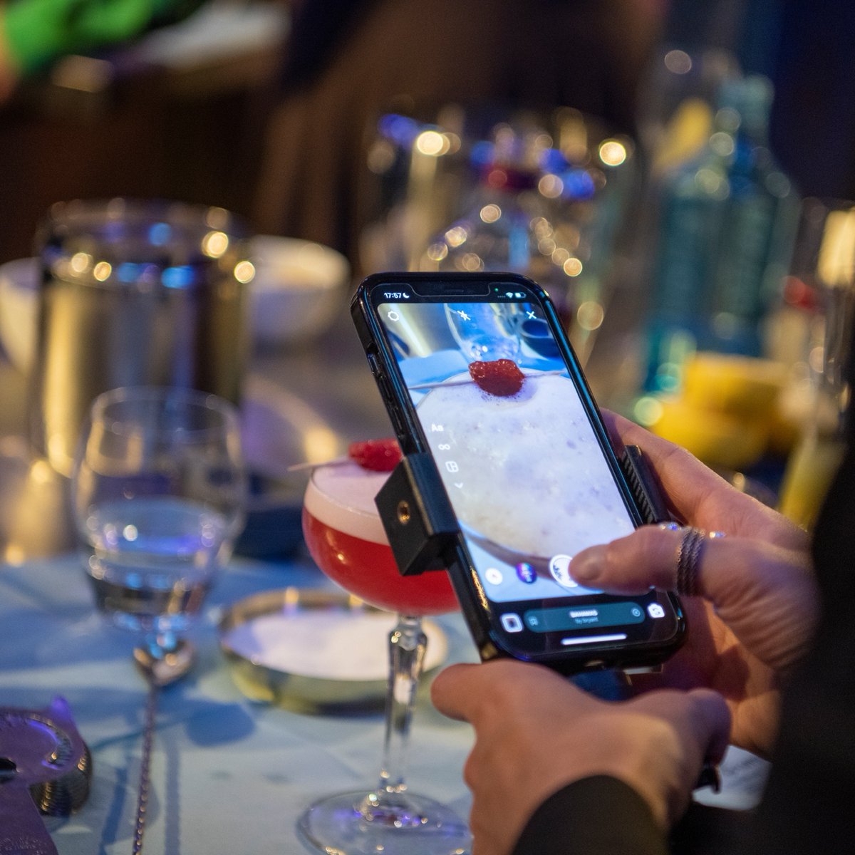 Bombay Sapphire Distillery tweet media