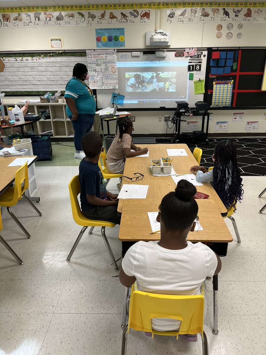BembryTomeka's tweet photo. Look at these scholars prepare for the day. The morning news at Oakley gives us life . Good preparation is helpful to create young engineers . @MsMWill3   #OakleyInnovates #STEAMCulture https://t.co/QdJ2kmGOF2