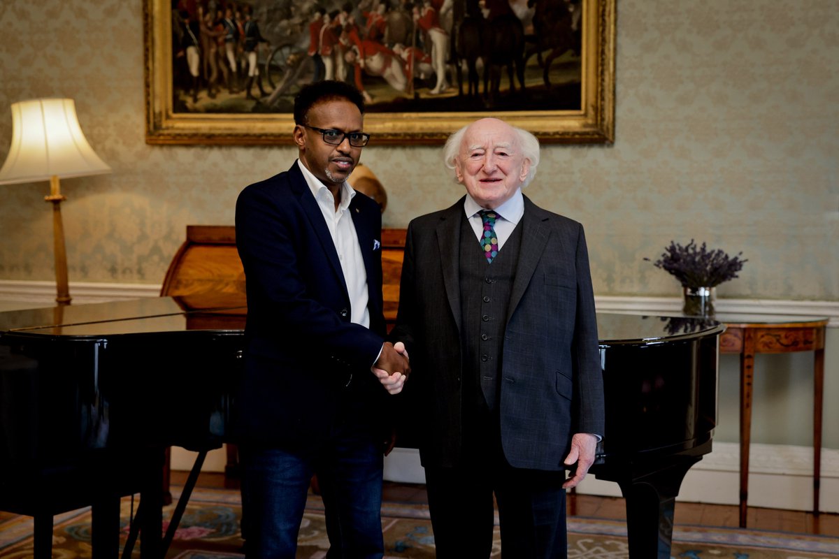 PresidentIRL's tweet photo. Today, United Nations #WorldHumanitarianDay, President of Ireland Michael D. Higgins received Mr Adbi-Rashid Haji Nur, Concern Country Director in Somalia, for a courtesy call at Áras an Uachtaráin. 

Read the President's full statement here: https://t.co/LJTrcT0DIy

#WHD2022 https://t.co/sU0t9ODFFo