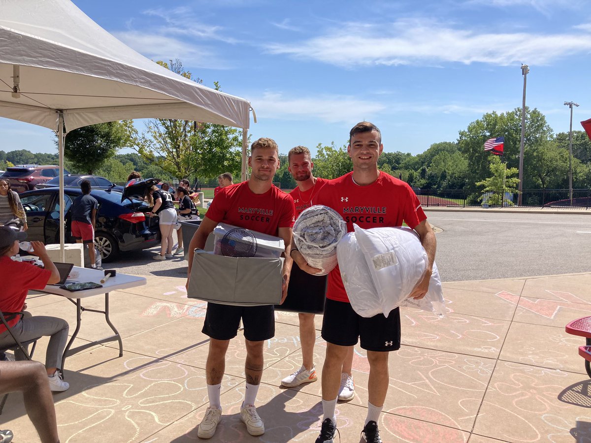 MaryvilleSoccer's tweet photo. Move in day!! 👋 

#SaintsSoccer #finallyasaint #BigRedM ⚫️🔴🐾 https://t.co/5GFfpDQt4F
