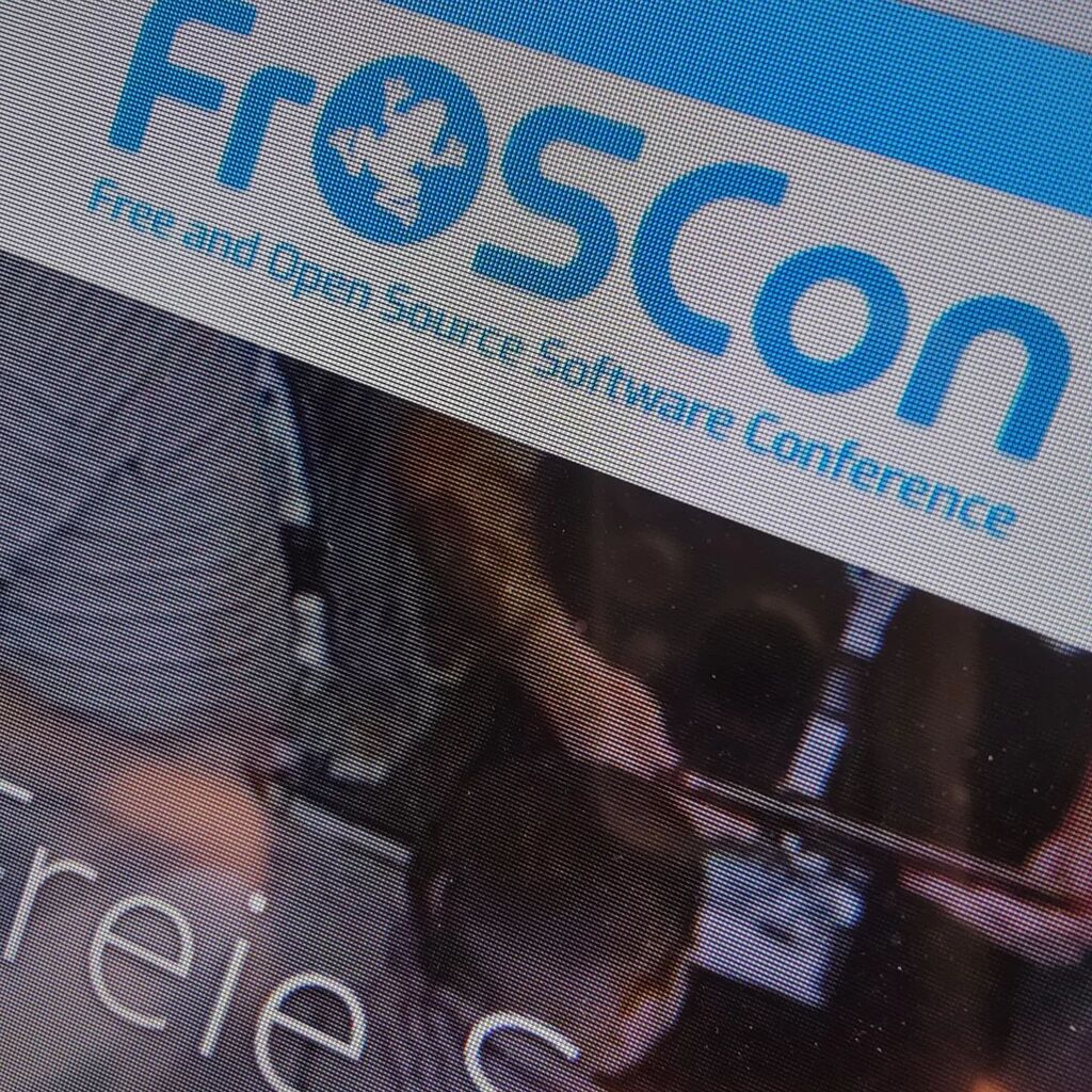 opensourcecouch's tweet image. Morgen, Samstag um 17:45 in HS1 auf dem FrOSCon: Open Source Couch Live 2022 mit ganz viel FOSS, ganz viel Anekdoten und ganz viel Spaß. #froscon @froscon