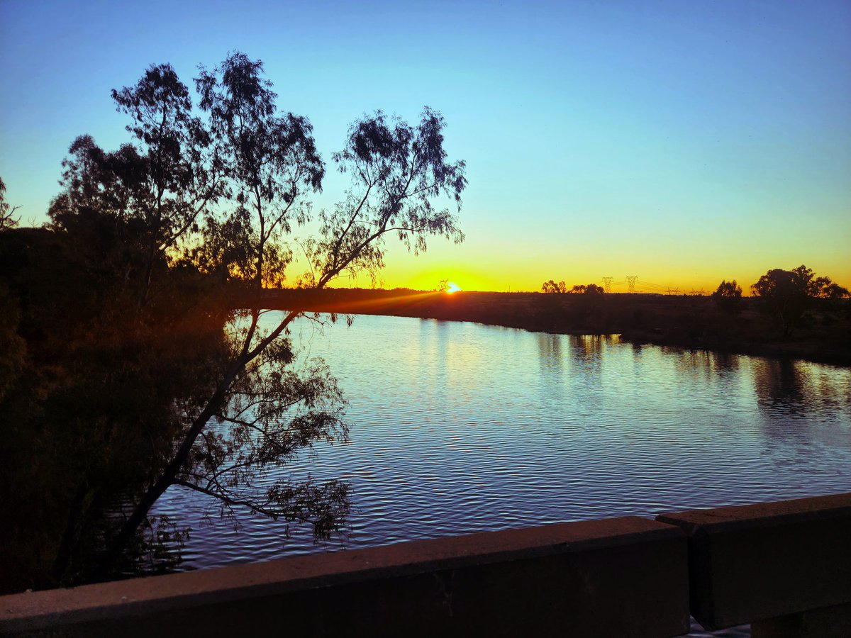 ted_pops's tweet photo. #Sunset 
#AddictedToTheSun
#TheSunChaser
#Dusk https://t.co/tjPTj1kNFC