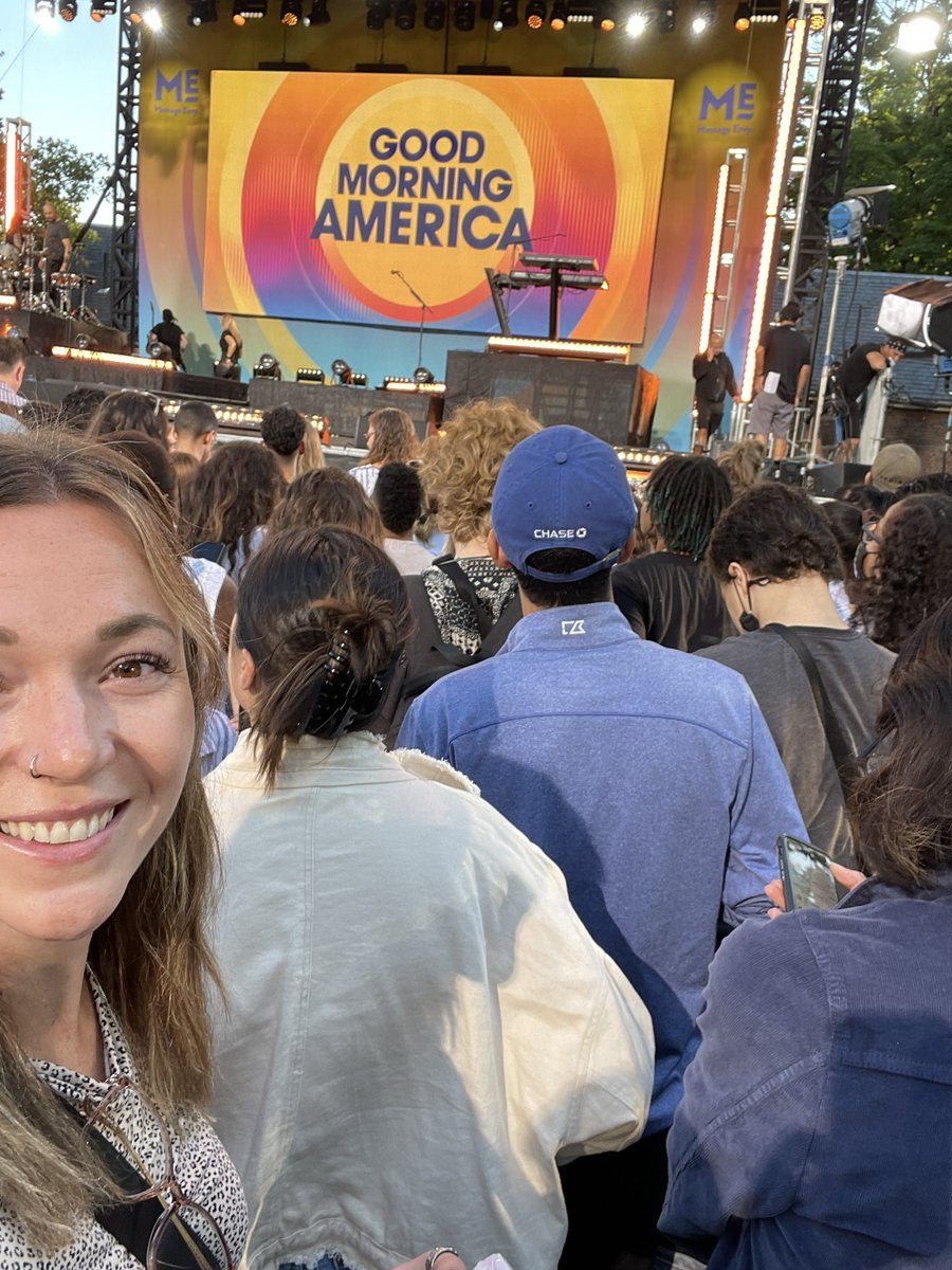 Miss_CsClass's tweet photo. Morning spent watching #DemiOnGMA in Central Park! @ddlovato @GMA https://t.co/adIbgqsrhs