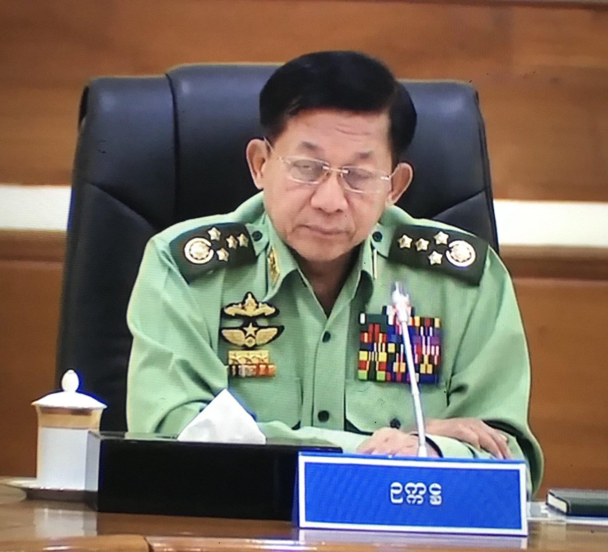 Khithitofficial's tweet photo. မြန်မာနိုင်ငံသမ္မတအဖြစ် ဥပဒေအရ ၂ ကြိမ်ဆက်တိုက် ၁၀ နှစ်ကာလ အဖြစ် တာဝန်ယူဆောင်ရွက်နိုင်ဟု မင်းအောင်လှိုင်ပြော၊ ဒေါ်အောင်ဆန်းစုကြည်တွေ့ဆုံဆွေးနွေးရေး တောင်းဆိုမှုကို ယခုထက်ပိုမို အရေးယူနိုင်သော်လည်း သက်ညှာထားဟု တုံ့ပြန်
Read more-> https://t.co/Owqhdm3vHp https://t.co/KAL60SGyJW