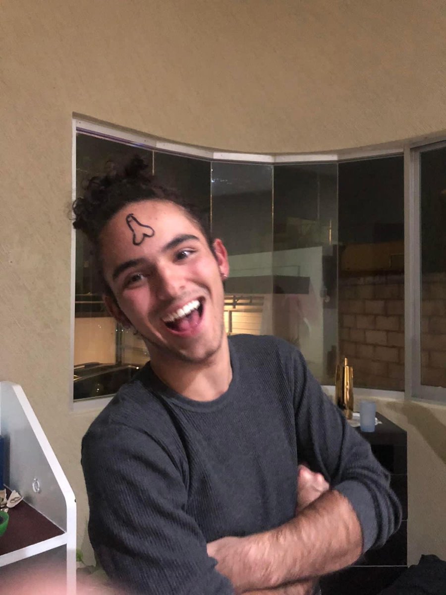 JoacoUpdates's tweet image. #KCAMexico
#JoaquinBondoniFashion 
#AuronPlay #Ferv #MontPantoja #MacarenaGarcia #FerVCHILE 
[@JoaquinBondoni]