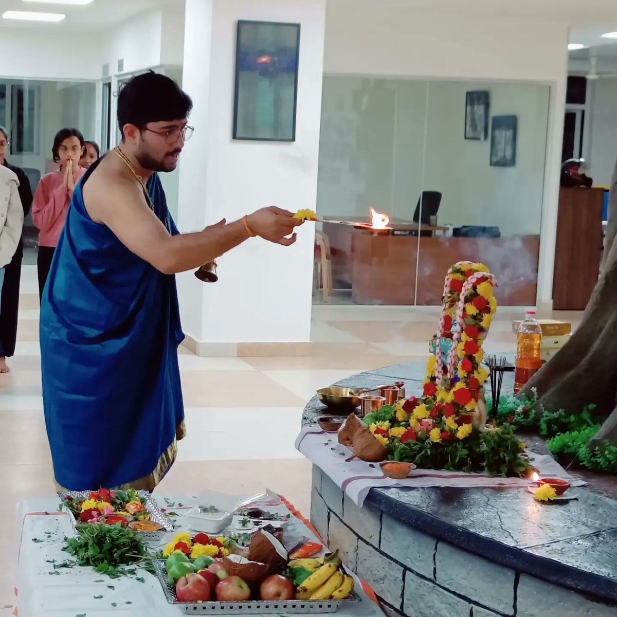 sachinammaljeri's tweet photo. ಯುವಪಥ ಕಾರ್ಯಾಲಯದಲ್ಲಿ ಶ್ರೀಕೃಷ್ಣ ಜನ್ಮಾಷ್ಟಮಿಯ ಪೂಜೆಯೊಂದಿಗೆ ಯುವಕ ಸಂಘದ ಅಭ್ಯಾಸ ವರ್ಗಕ್ಕೆ ಚಾಲನೆ ನೀಡಲಾಯಿತು.
#KrishnaJanmastami #Campus2Community #Yuvapatha #YuvakaSangha https://t.co/uUbUq81Y2i