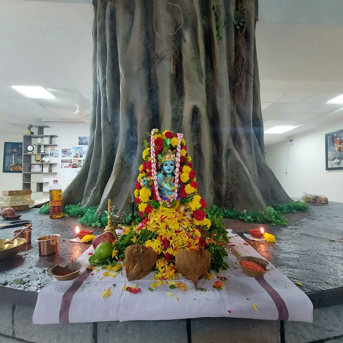 YuvakaSangha's tweet photo. ಯುವಪಥ ಕಾರ್ಯಾಲಯದಲ್ಲಿ ಶ್ರೀಕೃಷ್ಣ ಜನ್ಮಾಷ್ಟಮಿಯ ಪೂಜೆಯೊಂದಿಗೆ ಯುವಕ ಸಂಘದ ಅಭ್ಯಾಸ ವರ್ಗಕ್ಕೆ ಚಾಲನೆ ನೀಡಲಾಯಿತು.
#KrishnaJanmastami #Campus2Community #Yuvapatha #YuvakaSangha https://t.co/QaBioDz7OV