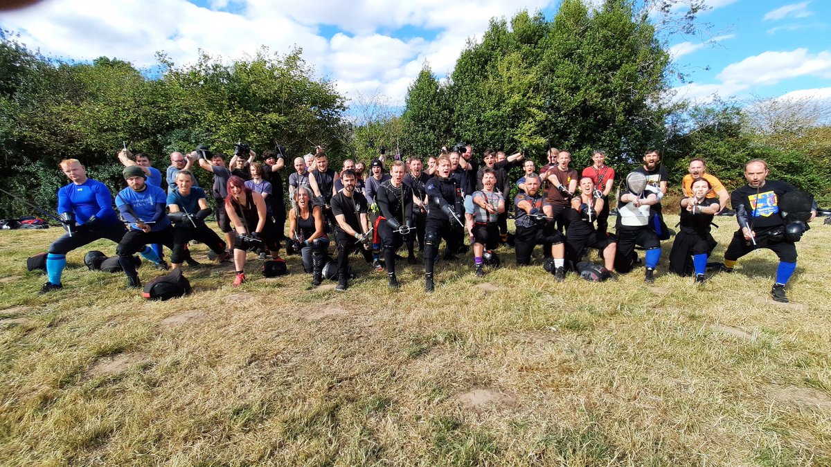 Spoogles's tweet image. Fightcamp lesson taught! Greatest hits of Meyer 1570 taught to a happy bunch.
Great fun, huge poses, powerful strikes, fancy tricks. Ultimate swagger unlocked. 😎
#HEMA #sword #longsword #swordfighting #scottishhema #Meyer #meyersquare #fencing
