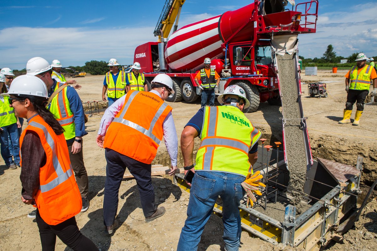 thebiggreenw's tweet photo. Beautiful day to continue our Miraculous Medal tradition with @UChicagoMed, @perkinswill and @Ozinga! We placed the medals in the first concrete pour for UChicago Medicine's new Micro-Hospital and Multispecialty Center in Crown Point, Indiana. https://t.co/Bvq5eplELK https://t.co/v6dLklOOe5