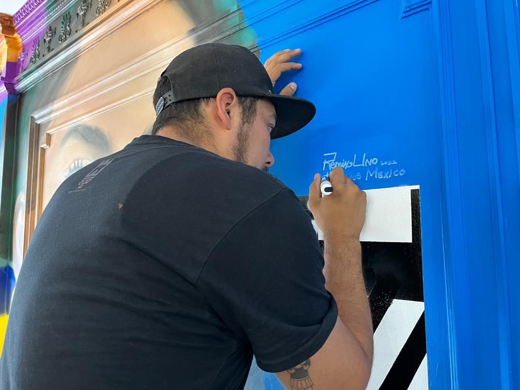 GRAN día, transformamos la sección consular de <a href="/Embamexru/">Mexican Embassy UK</a> con este increíble y bellísimo #mural de <a href="/RemixUno/">Remix Uno</a>!!! Otro paso importante para mejorar la atención que brindamos a nuestra querida comunidad 🇲🇽 en 🇬🇧 🫶 <a href="/ConsulMexGbr/">Sección Consular de la Embajada de 🇲🇽 en 🇬🇧</a> <a href="/jaime_vbt/">Jaime Vázquez Bracho T.</a> <a href="/IME_SRE/">IMME</a> <a href="/SRE_mx/">Relaciones Exteriores</a> #SomosMexico