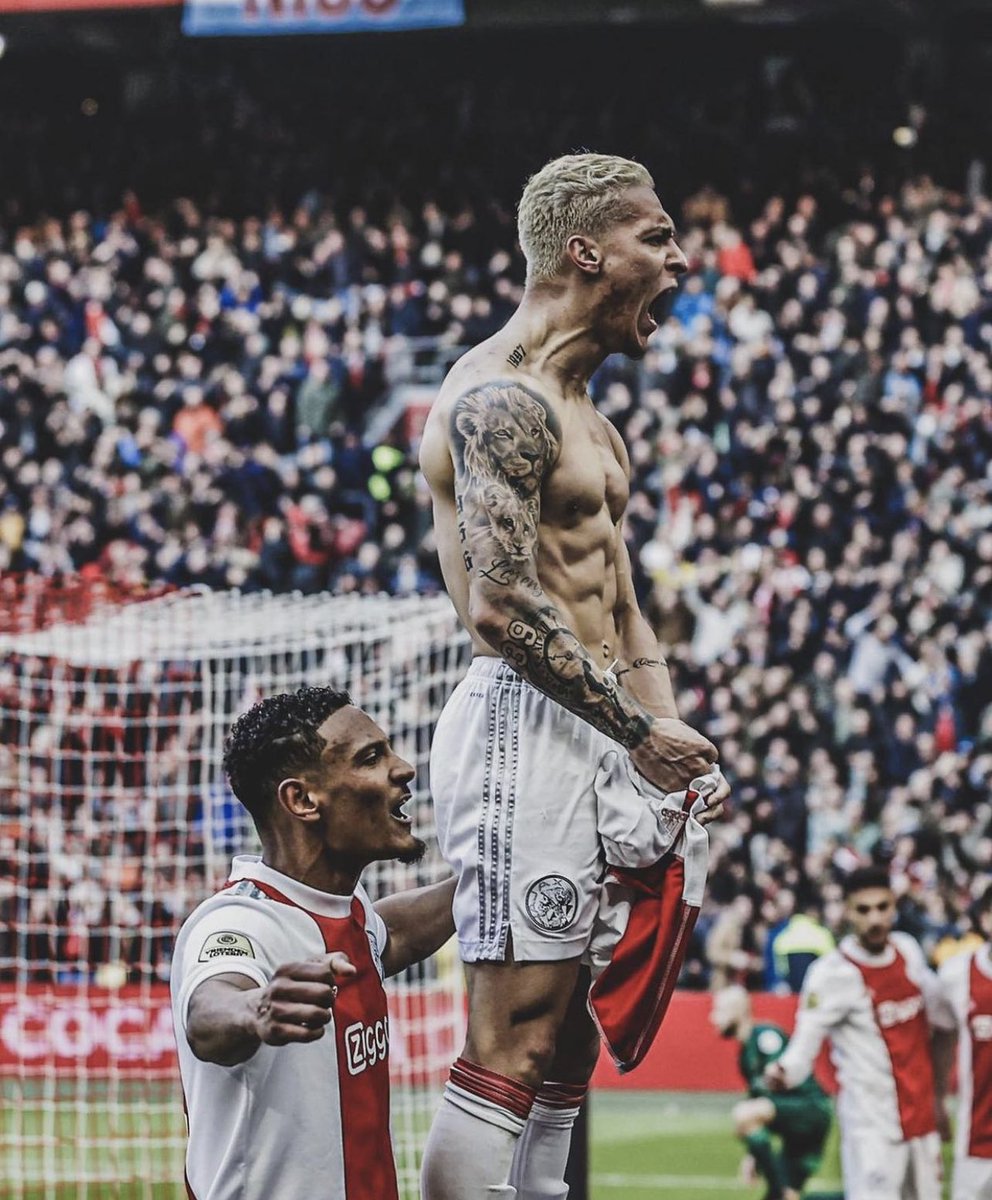 🚨 BREAKING: Manchester United akan memberikan penawaran sebesar €80 juta + add-ons €20 juta yang akan diterima oleh Ajax!

Wow. 😳

📝 <a href="/Santi_J_FM/">Santi Aouna</a>